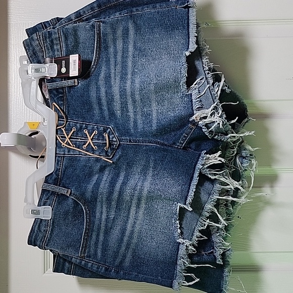 No boundaries Denim Mid Rise shorts Size 21 - Picture 4 of 12